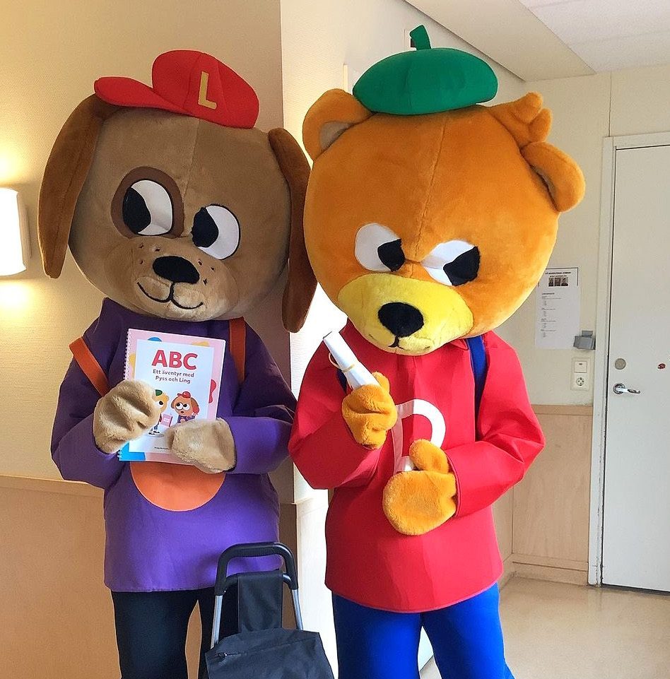 Pyss och Ling med ABC-böcker