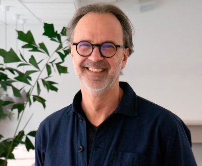 Porträttbild av medarbetare Janos