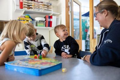 Barn som skrattar