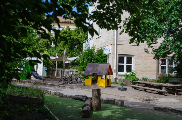 Innergården på Backens förskola.