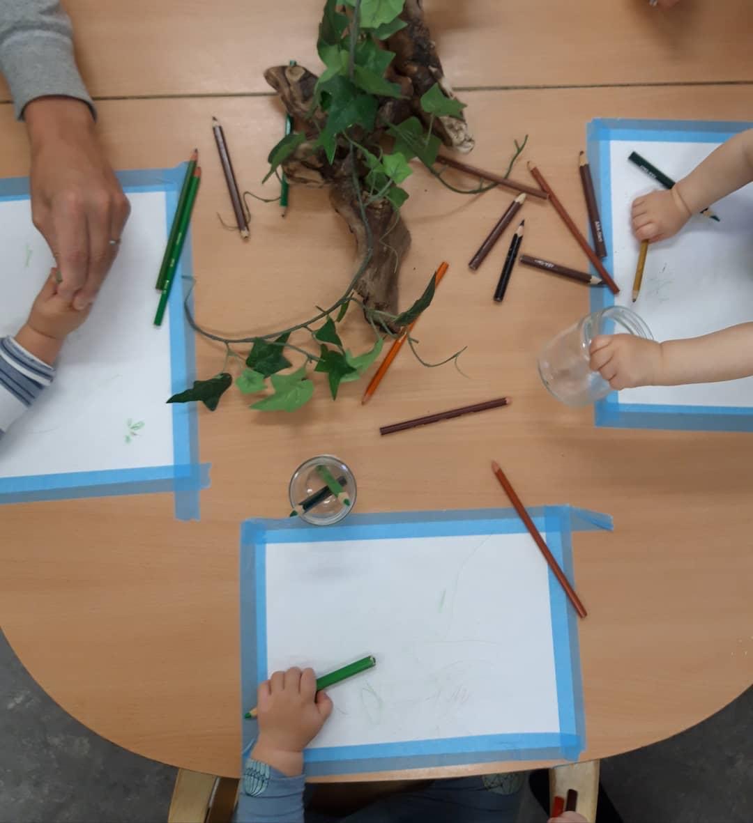 barn ritar inspirerade av växter pysslingen förskola