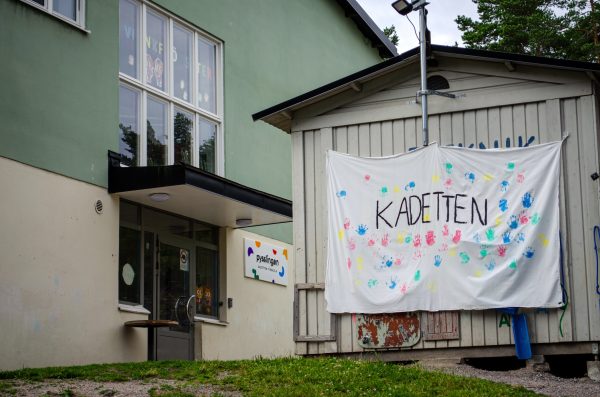 Ingången på förskolan Kadetten.