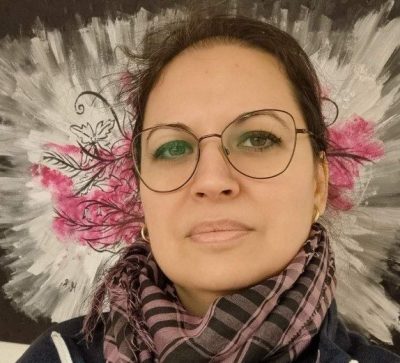 Porträttbild på Suzanne.